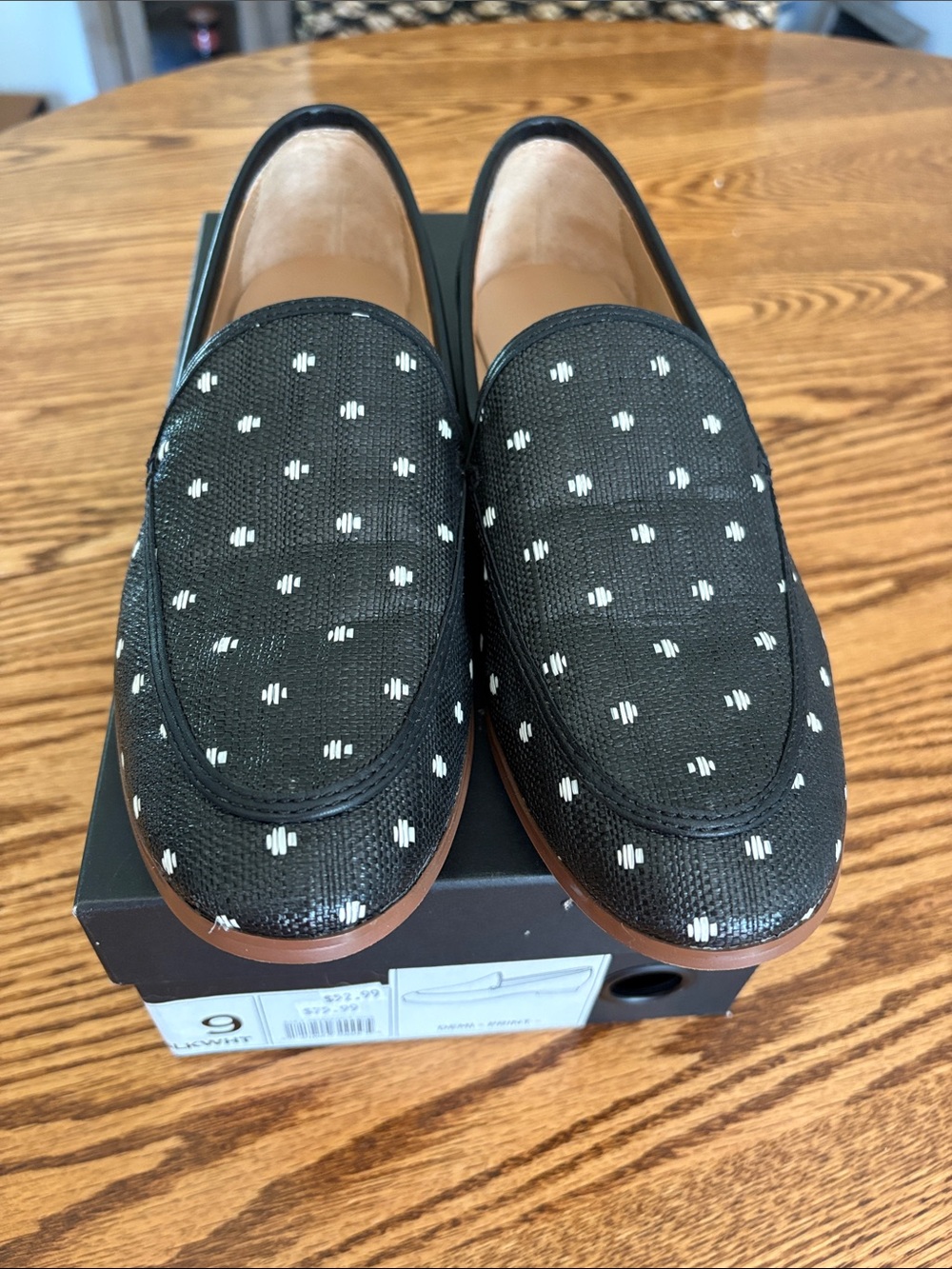 Banana Republic leather lined textured/weaved polka dot demi loafer 9